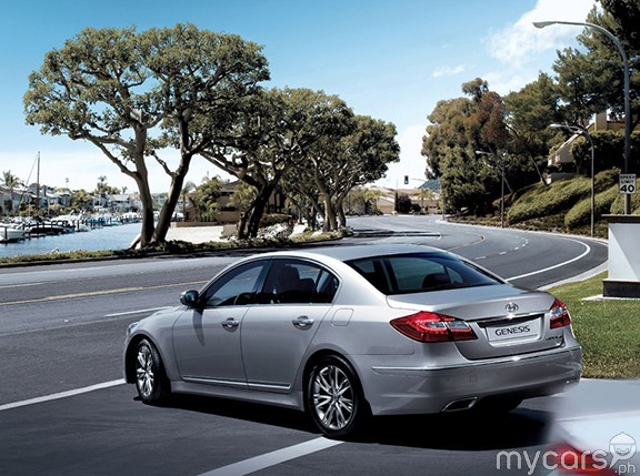 Hyundai Genesis 2013 vehicle