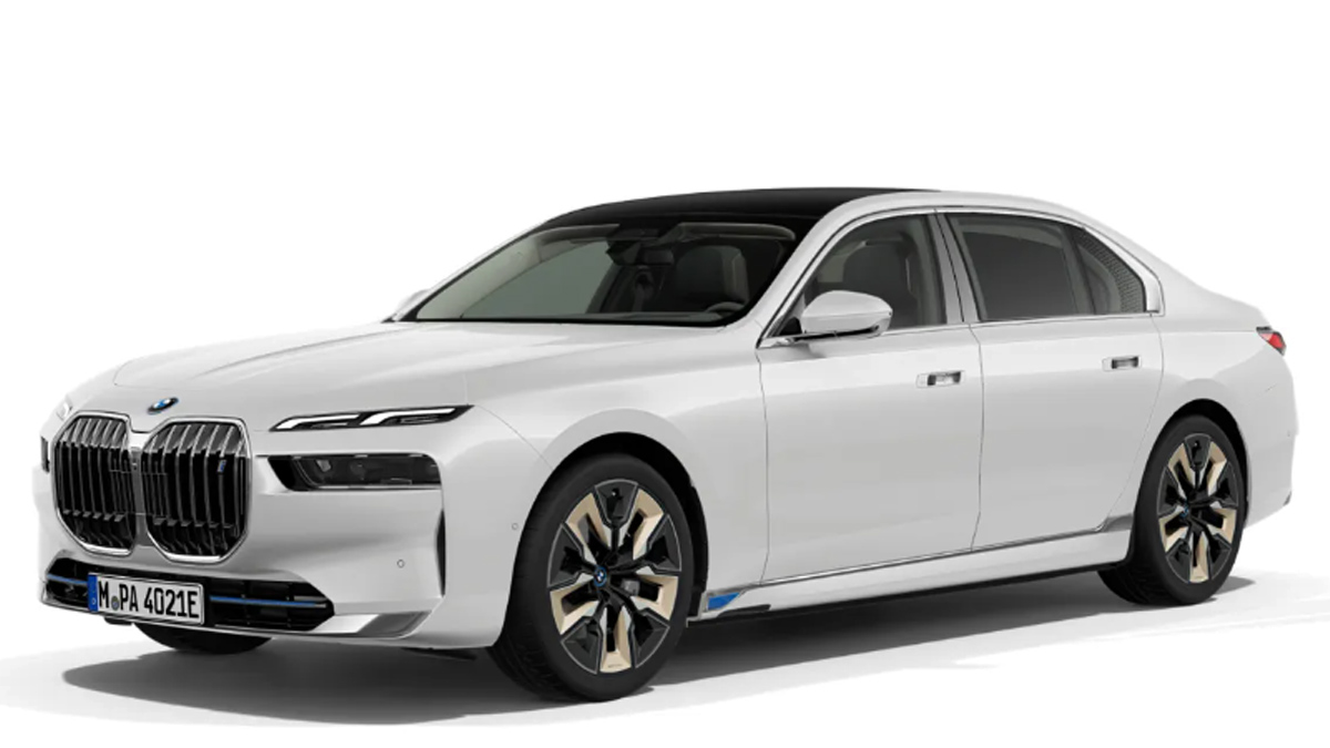 BMW i7 2023 vehicle